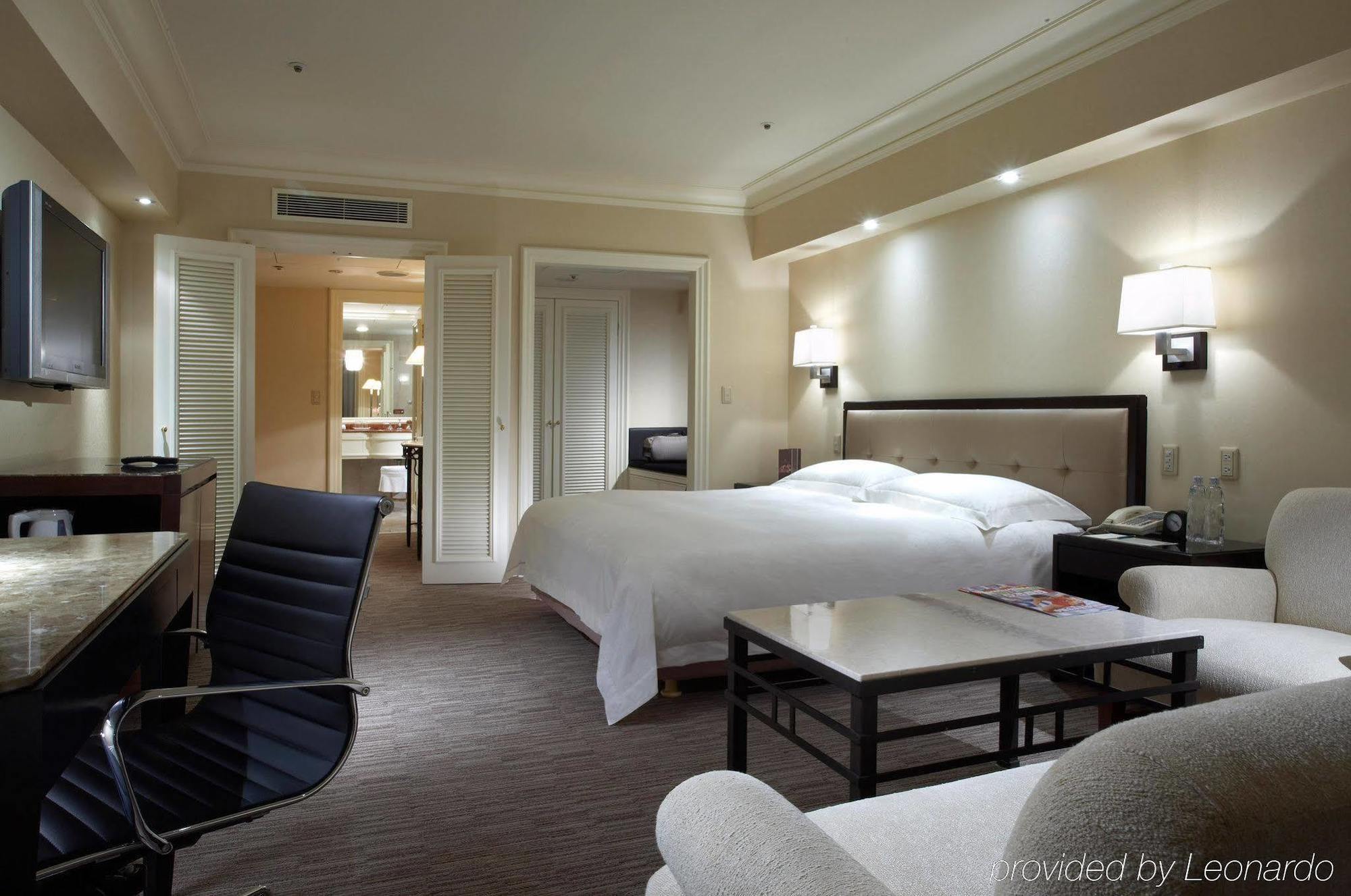 The Sherwood Тайбэй Номер фото A room at the hotel