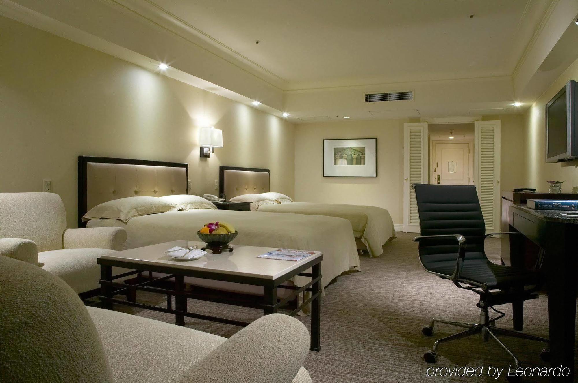 The Sherwood Тайбэй Номер фото A room at the hotel